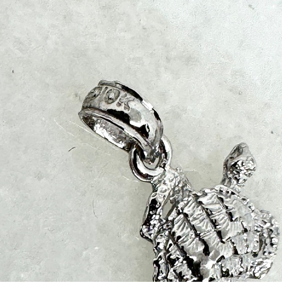10K White Gold 16mm Turtle Charm Pendant .50g - New